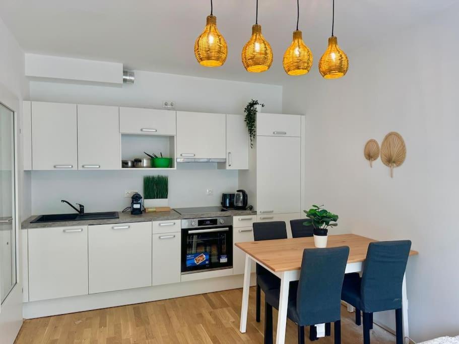 Rooftop Apartment With Balcony & Free Parking Wien Exterior foto